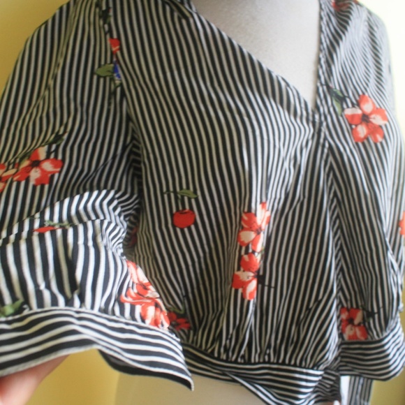 Beautiful Retro Wrap Shirt - Picture 5 of 7